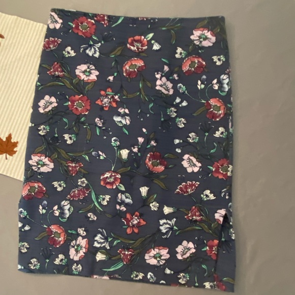 Flower pencil skirt - Picture 1 of 5